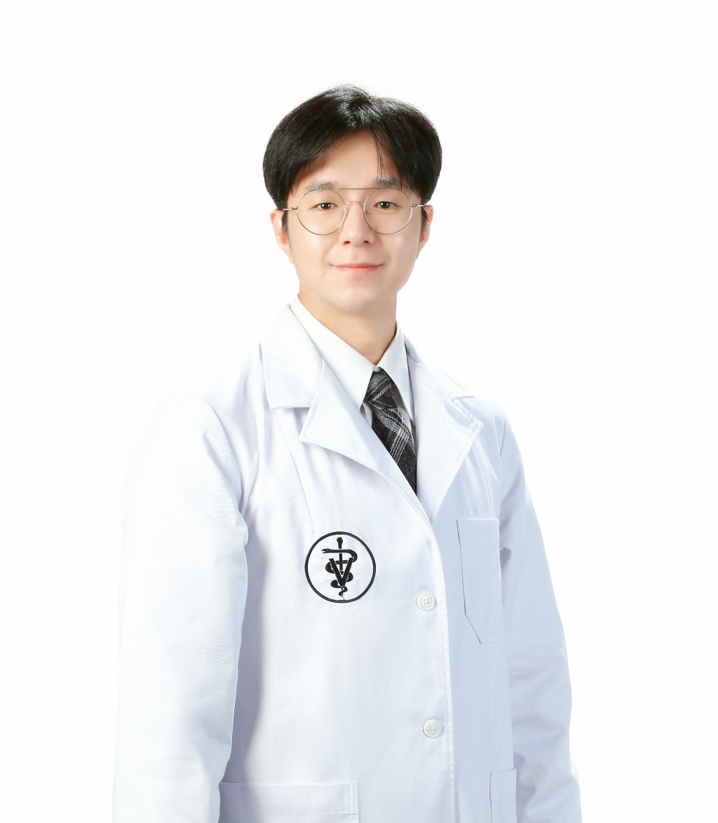 DVM. Kim 김 민 수